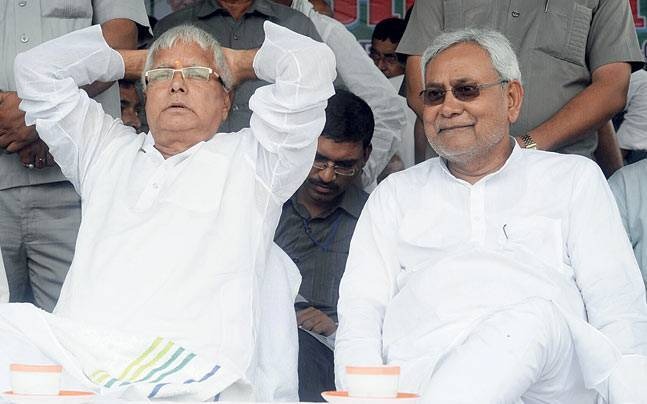 नीतीश-लालू का गठबंधन टूटा | Nitish-Lalu alliance broke | रविवार सुबह 10 बजे राज्यपाल को अपना इस्तीफा सौंपेंगे | Will submit his resignation to the Governor at 10 am on Sunday |